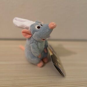 Remmy magnetic shoulder plush